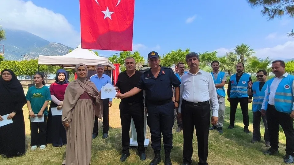 Umre Ödüllü Bilgi Yarışması Kazananları Ödüllerini Aldı