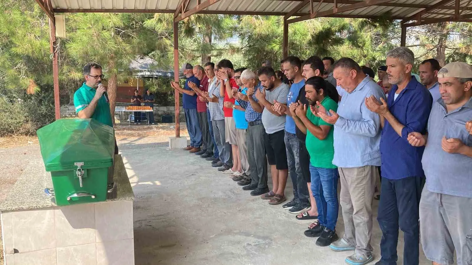 Erdemli’deki Kasklı Dehşette Hayatını Kaybeden Yaşlı Adam Toprağa Verildi
