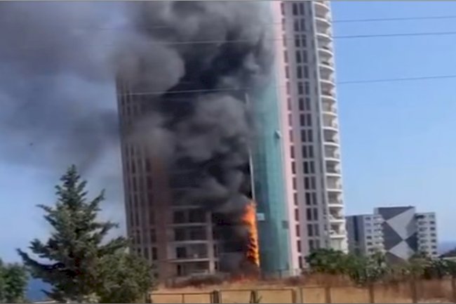  Erdemli'de Atıl Otel Binasında Yangın Paniği