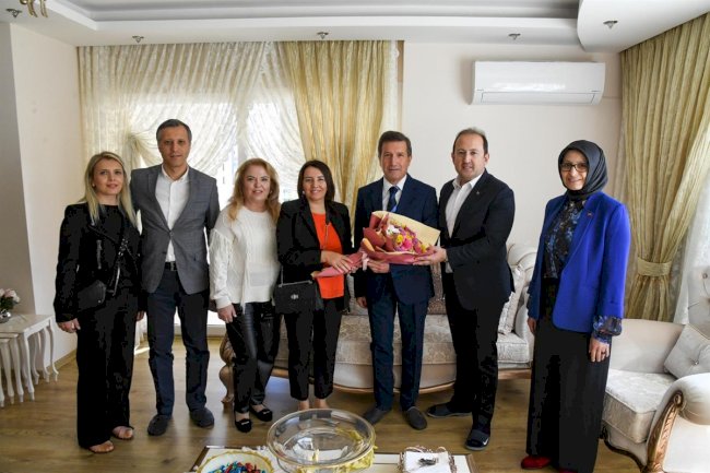 VALİ ALİ HAMZA PEHLİVAN, EMEKLİ ÖĞRETMEN HASAN ARİF BOLAT’I ZİYARET ETTİ