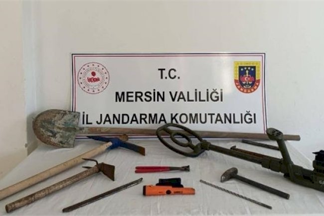 DEFİNE ARAYAN ŞAHIS JANDARMAYA YAKALANDI