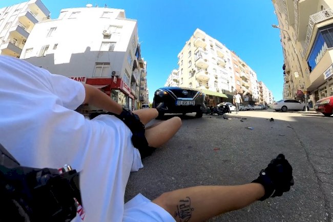 Otomobille çarpışan motosikletli ölümden döndü