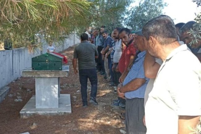 Aydın'da ölü bulunan üniversite öğrencisinin cenazesi Mersin'de toprağa verildi