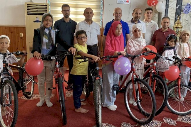 Erdemli’de Örnek İmam 25 Yıldır Çocukların Yüzünü Güldürüyor