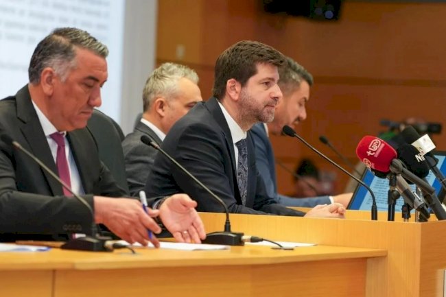 Tarsus'ta Kent Meydanı Bayramda Açılıyor: Kleopatra Meydanı Önerisi, Türkan Genç Anısına Okuma Salonu ve Ramazan Buluşmaları Karara Bağlandı