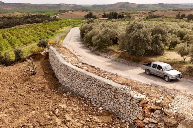 Cırbıklar’da Tehlike Ortadan Kalktı: 35 Metrelik Taş Duvarla Güvenlik Sağlandı