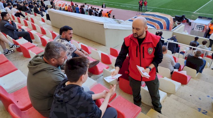 Mersin Polisinden Sporsever Vatandaşlara Bilgilendirme Faaliyeti