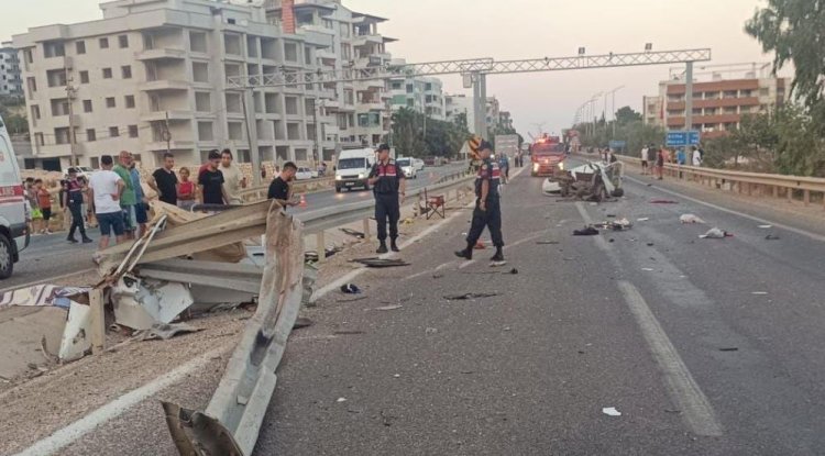 Otomobil bariyerlere çarptı: 1 ölü, 1 yaralı