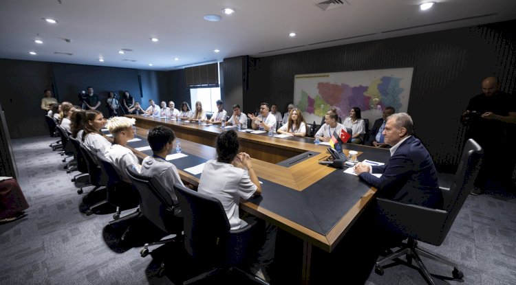 Seçer, Oberhausen’den gelen öğrencilerle buluştu