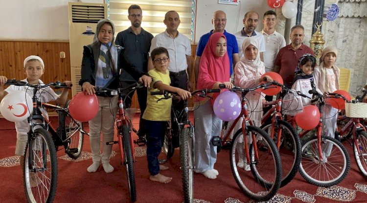 Erdemli’de Örnek İmam 25 Yıldır Çocukların Yüzünü Güldürüyor