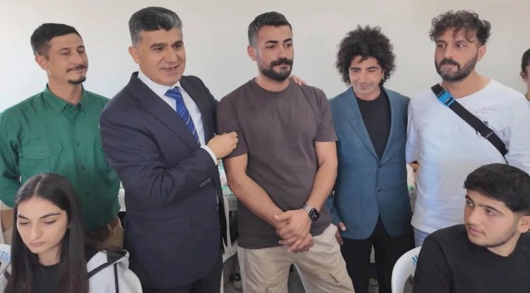 Sınava Hazırlanan Gençlere Ekmekarası Döner ve Ayran Başkan V. Şener'den