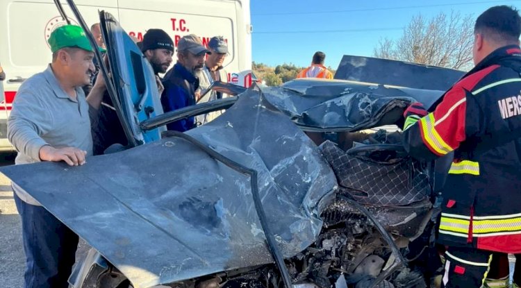 İşçi midibüsü ile otomobil çarpıştı: 3 ölü, 12 yaralı