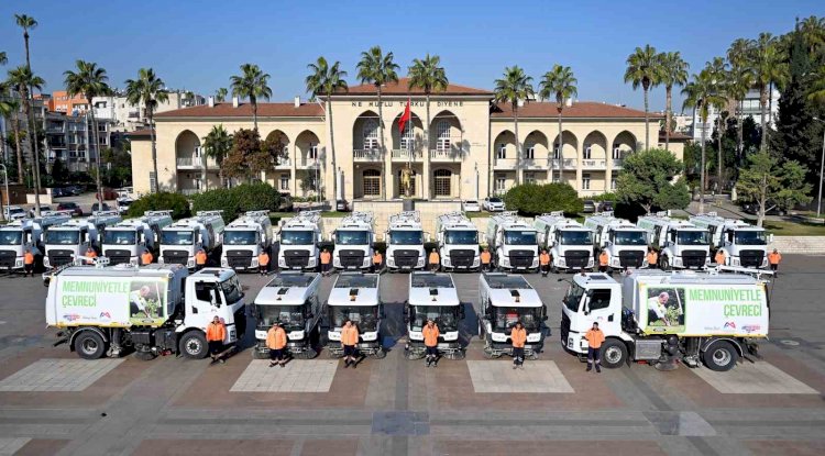 Mersin Büyükşehir Belediyesi, temizlik filosuna 22 yol süpürme aracı ekledi
