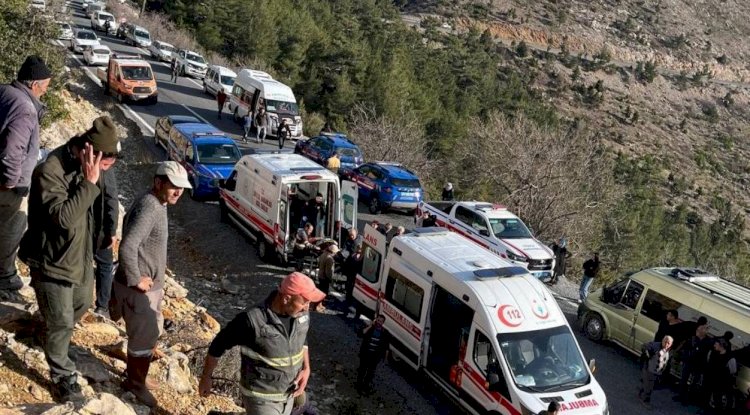 Mersin’de işçi servisi uçuruma yuvarlandı: 3 ölü 11 yaralı