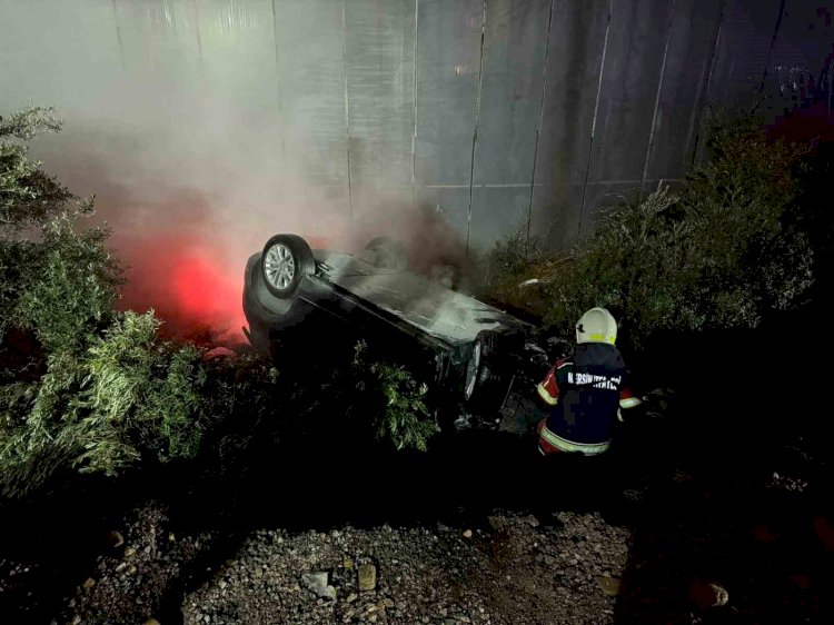 Kaza yapıp ters dönen elektrikli araçtaki yangına ekipler müdahale etti