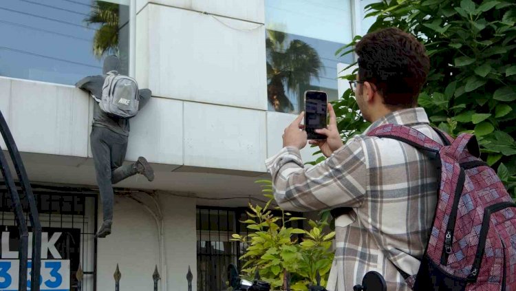 Mersin'de Sigortacıdan Akılalmaz Yöntem: Vatandaşı Önce Polise, Sonra Kahkahaya Koşturuyor!